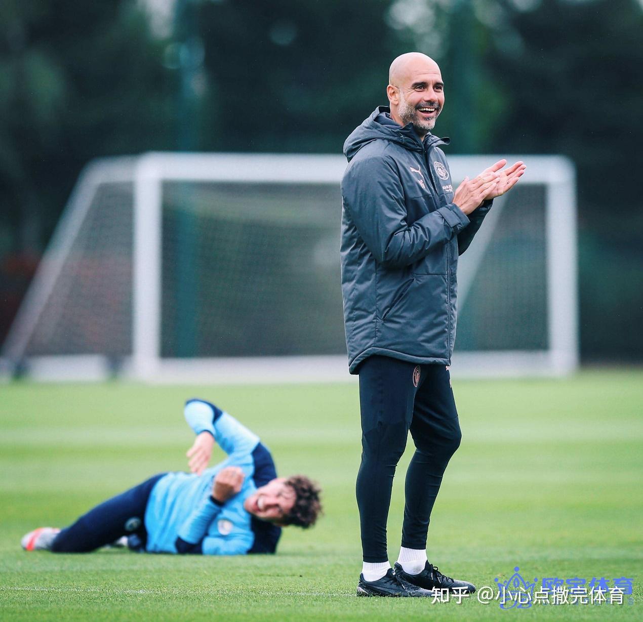 埃因霍温训练开放日,窗口期刷新队史纪录引欢呼,英超在即,资深球员宣示担当的简单介绍 埃因霍温训练开放日,窗口期刷新队史纪录引欢呼,英超在即,资深球员宣示担当的简单介绍